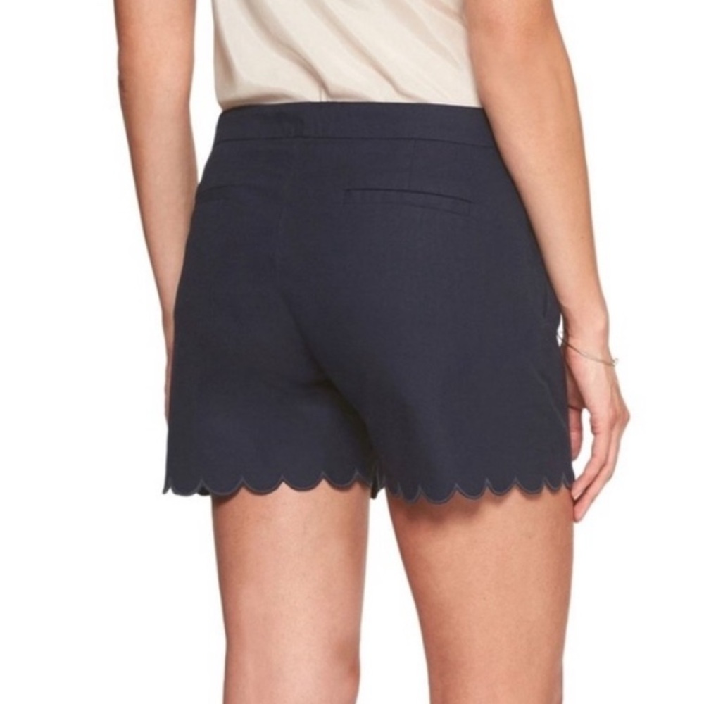 Banana Republic scallop shorts size 2 new